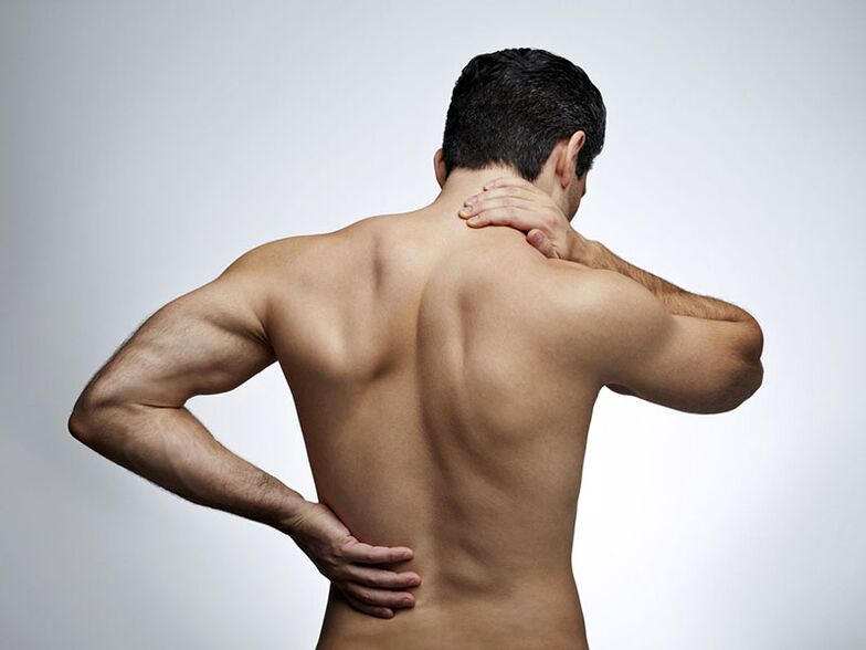 De belangrijkste symptomen van osteochondrose zijn pijn in de nek, rug en onderrug. 