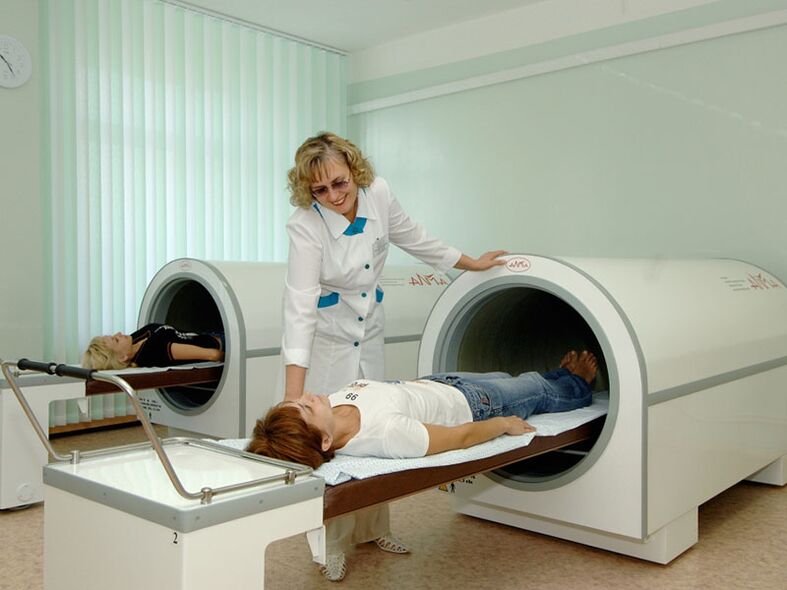 Om osteochondrose te diagnosticeren, wordt magnetische resonantie beeldvorming uitgevoerd