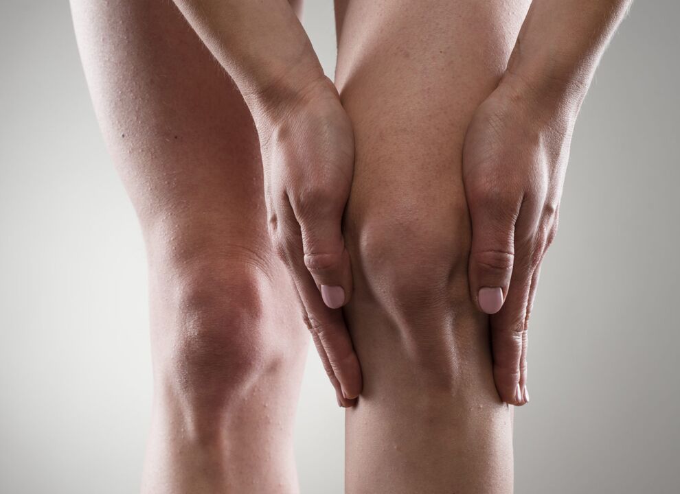 Artrose van het kniegewricht, die zich manifesteert als pijn en stijfheid